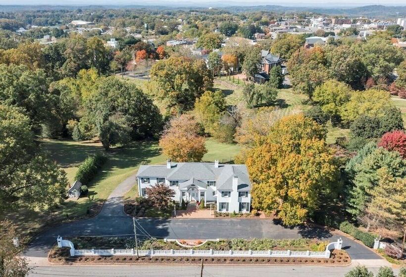 مبيت وإفطار The Oakdale Inn