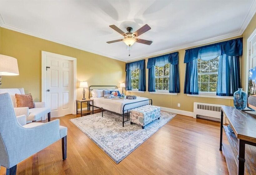 مبيت وإفطار The Oakdale Inn