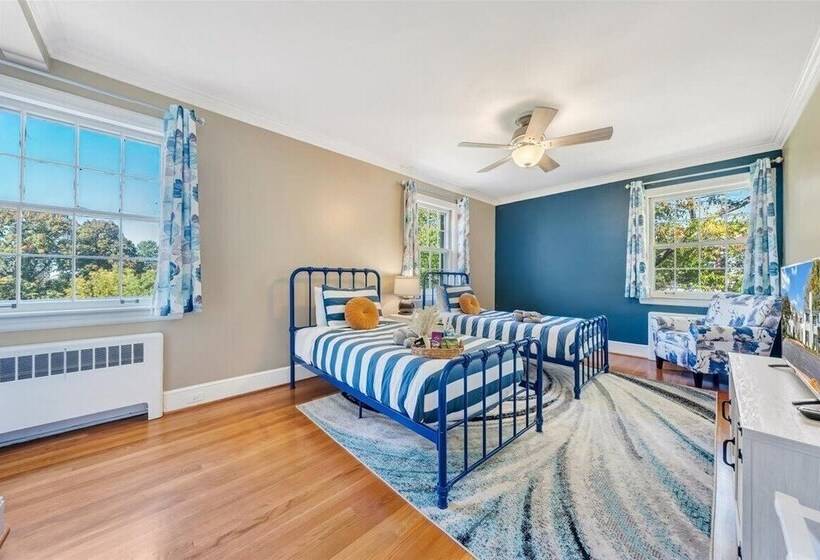 مبيت وإفطار The Oakdale Inn