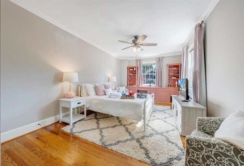 مبيت وإفطار The Oakdale Inn