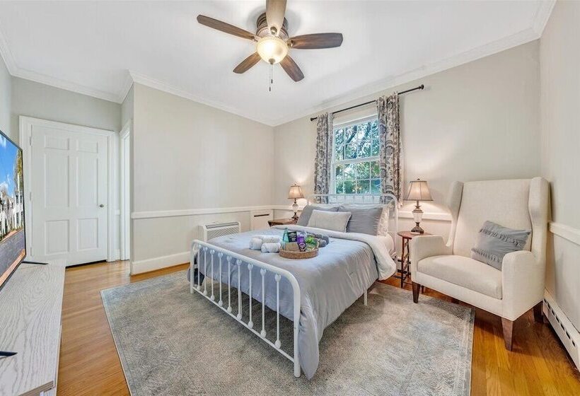 مبيت وإفطار The Oakdale Inn