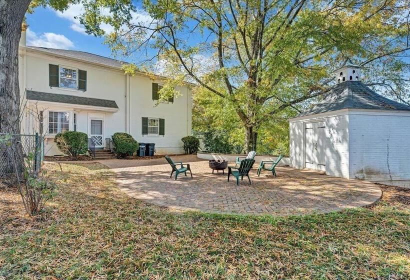 مبيت وإفطار The Oakdale Inn