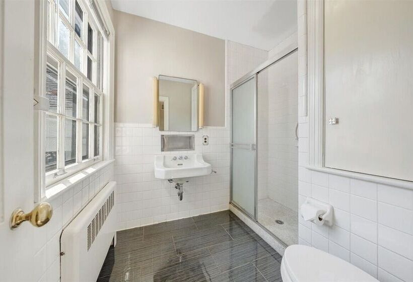 مبيت وإفطار The Oakdale Inn