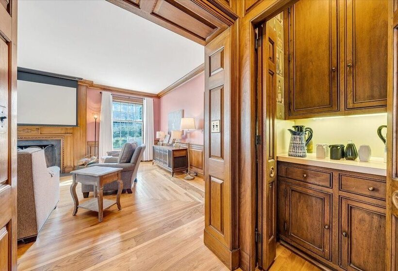 مبيت وإفطار The Oakdale Inn