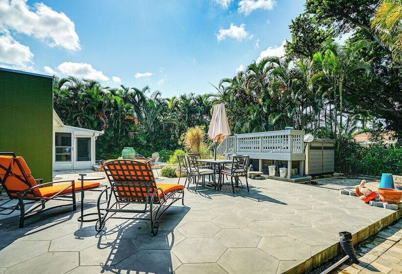 Walk To Beach: Cape Coral Home W/ Grill & Patio