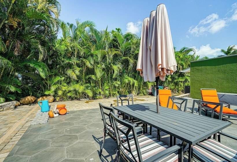 Walk To Beach: Cape Coral Home W/ Grill & Patio