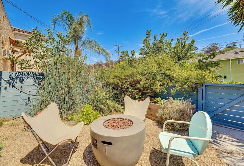 Bright & Mod Bungalow: 2 Mi To Downtown La!