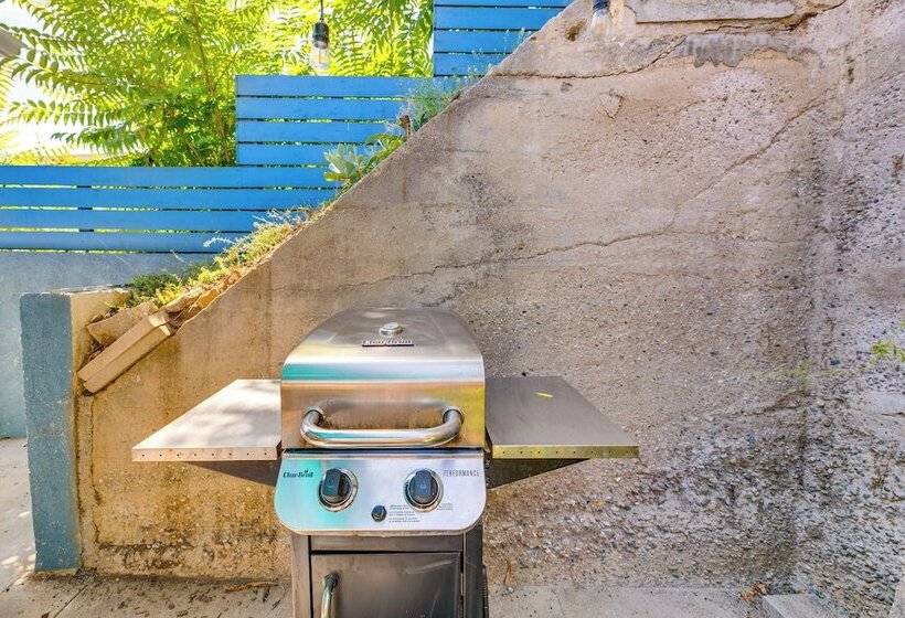 Bright & Mod Bungalow: 2 Mi To Downtown La!