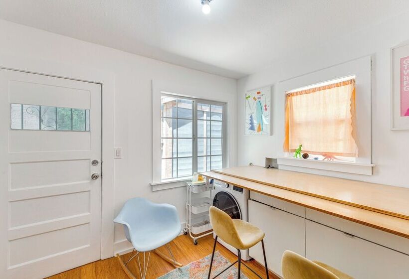 Bright & Mod Bungalow: 2 Mi To Downtown La!