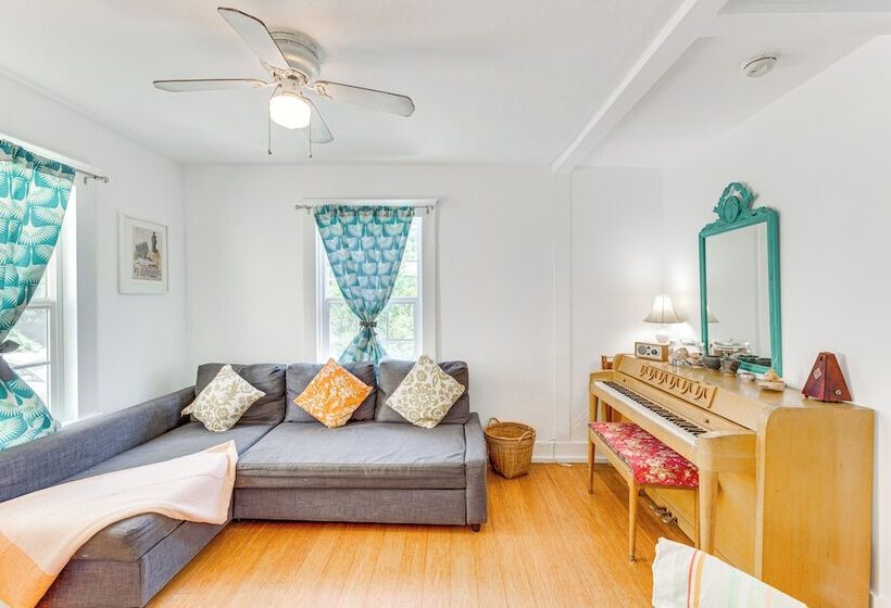 Bright & Mod Bungalow: 2 Mi To Downtown La!