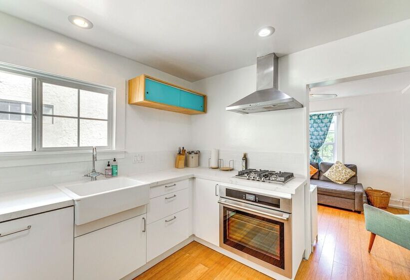 Bright & Mod Bungalow: 2 Mi To Downtown La!