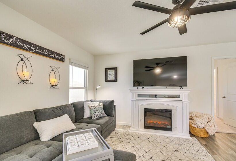 1 Mi To Golf Course: Bright Mohave Valley Home