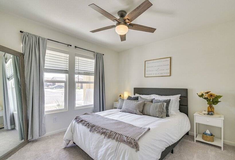 1 Mi To Golf Course: Bright Mohave Valley Home