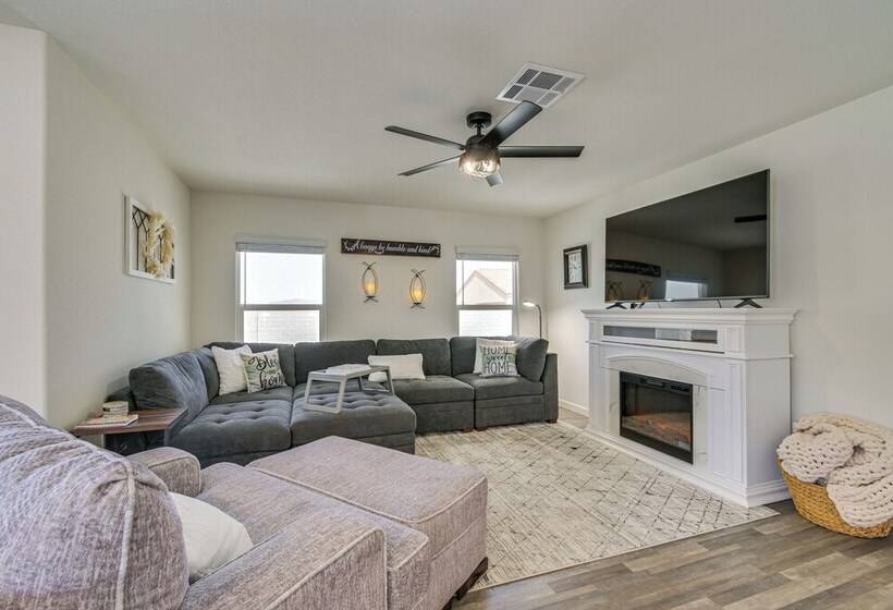 1 Mi To Golf Course: Bright Mohave Valley Home