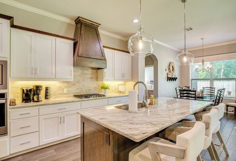 Bryan Home W/ Covered Patio: 6 Mi To Texas A&m!