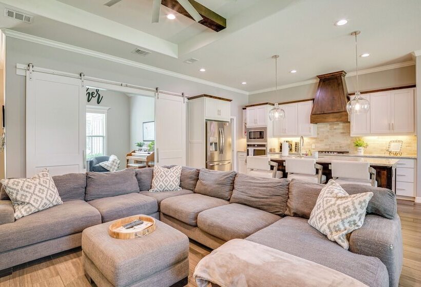 Bryan Home W/ Covered Patio: 6 Mi To Texas A&m!