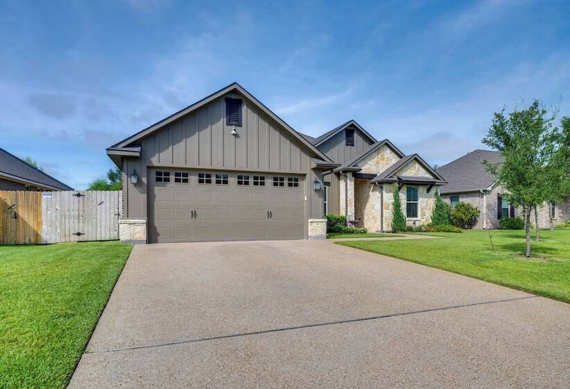 Bryan Home W/ Covered Patio: 6 Mi To Texas A&m!