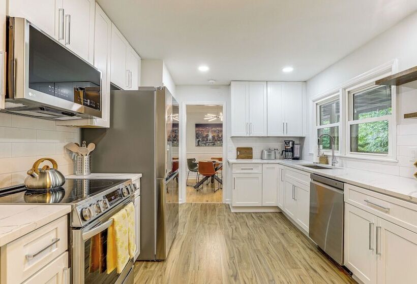 Chamblee Home W/ Fireplace Near Hospitals