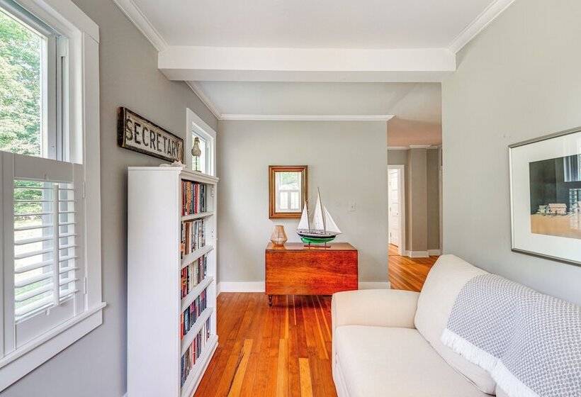 2 Mi To Dtwn: 2 Acre Retreat W/ Large Yard!