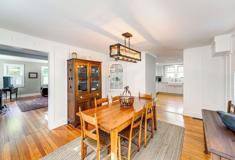 2 Mi To Dtwn: 2 Acre Retreat W/ Large Yard!