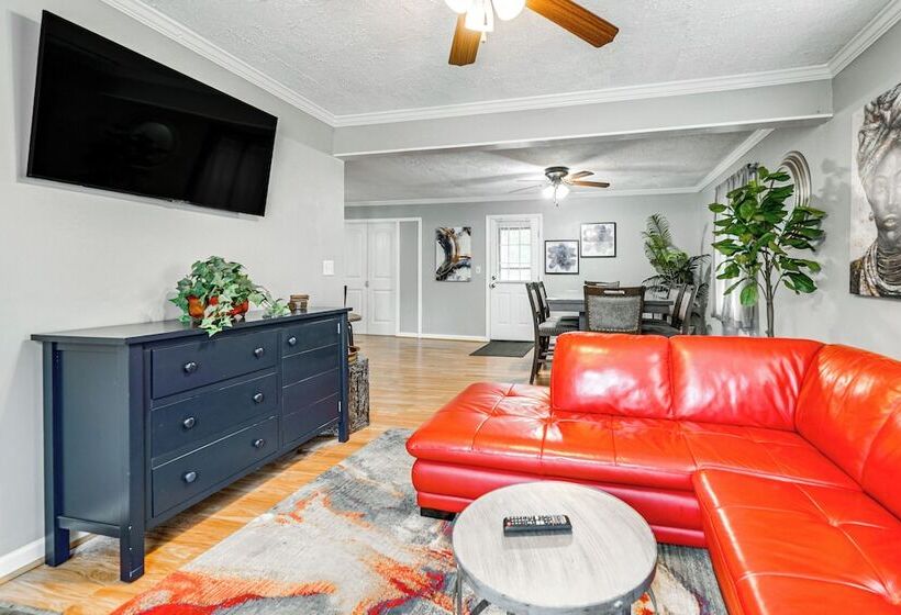 Charming Wilmington Home W/ Large Yard & Grill!