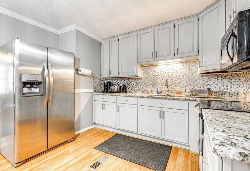 Charming Wilmington Home W/ Large Yard & Grill!