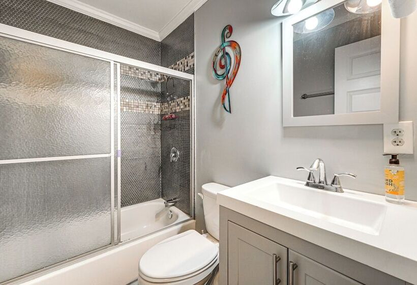 Charming Wilmington Home W/ Large Yard & Grill!