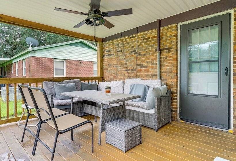 Charming Wilmington Home W/ Large Yard & Grill!