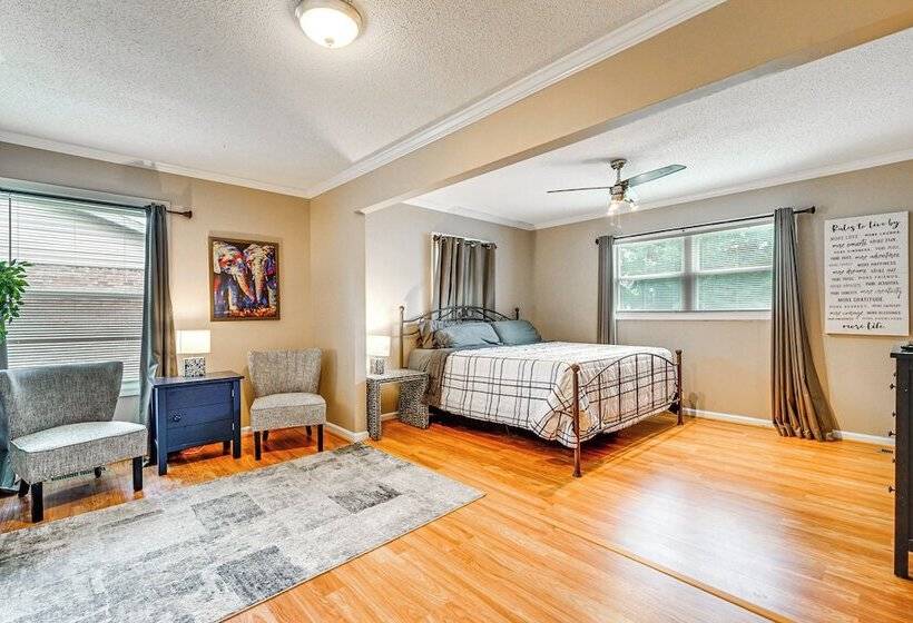 Charming Wilmington Home W/ Large Yard & Grill!