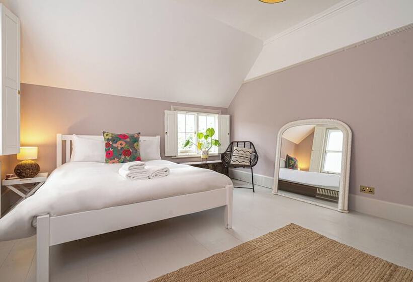 Chic And Colourful Family Home By Underthedoormat