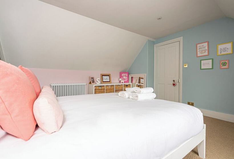 Chic And Colourful Family Home By Underthedoormat