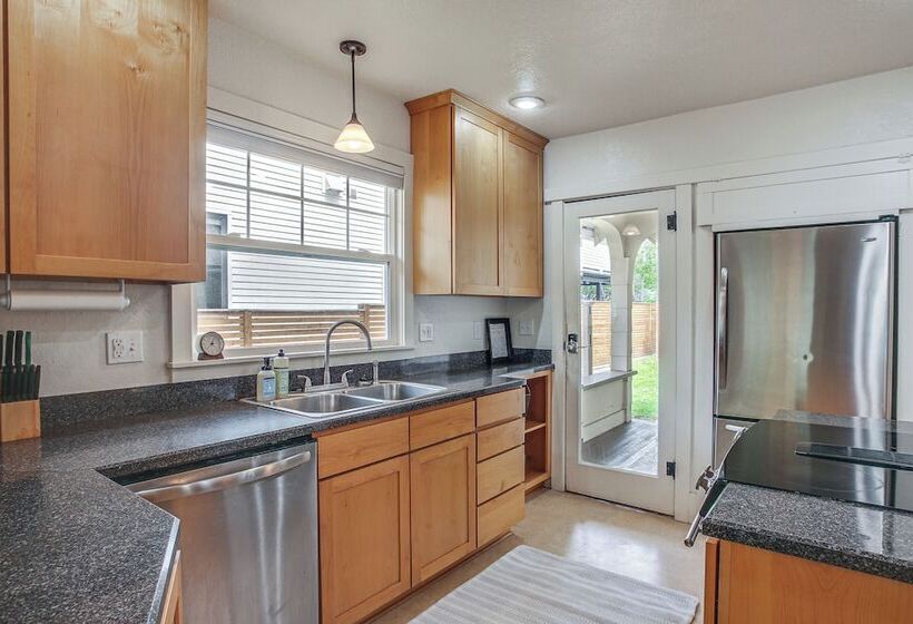 Chic Coeur D Alene Home W/ Patio, 1 Mi To Downtown