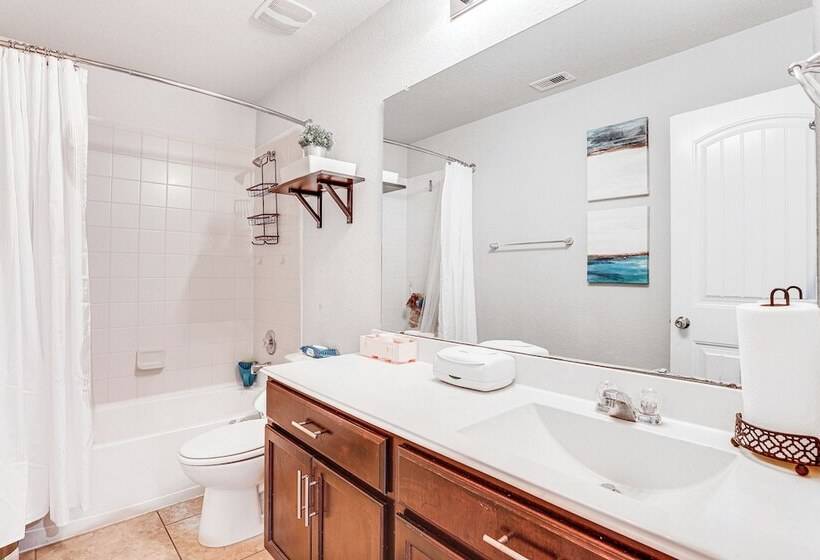 Chic & Relaxing Katy Escape W/ Community Pool!