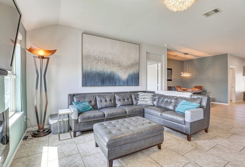 Chic & Relaxing Katy Escape W/ Community Pool!