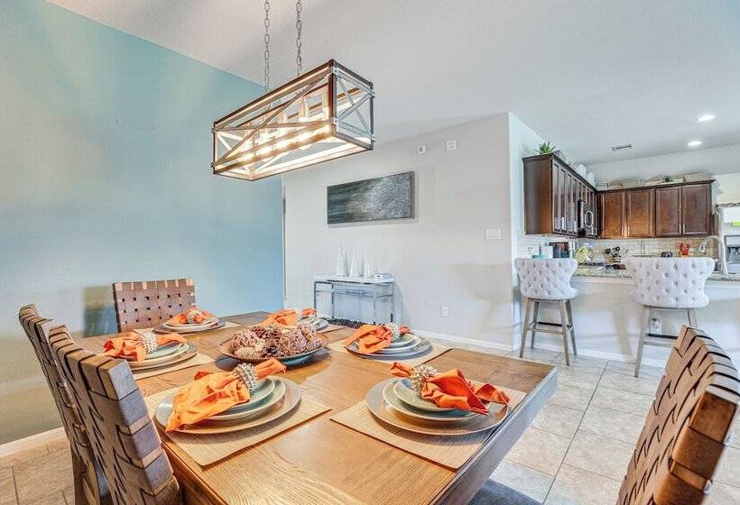 Chic & Relaxing Katy Escape W/ Community Pool!