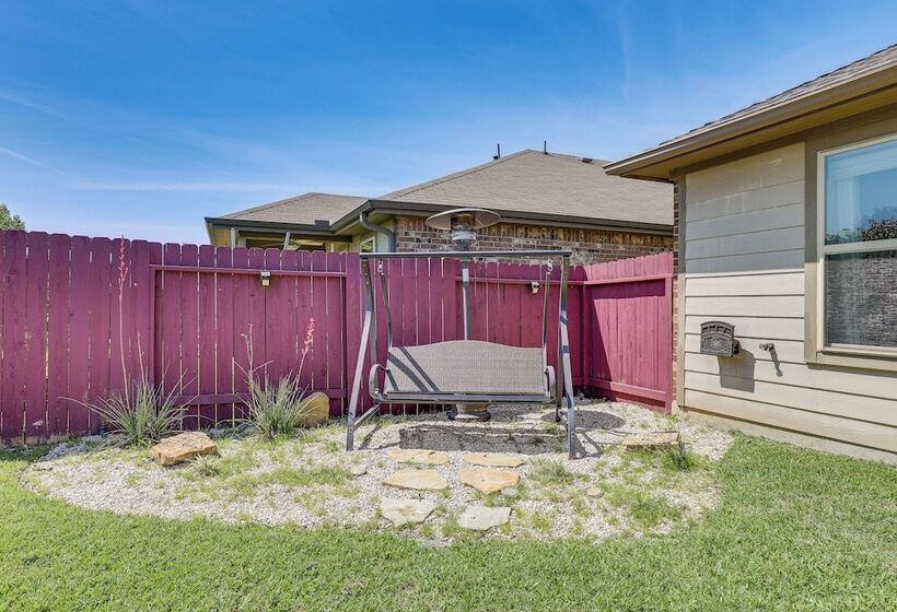 Chic & Relaxing Katy Escape W/ Community Pool!