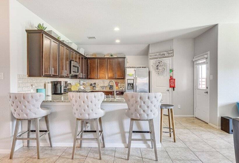 Chic & Relaxing Katy Escape W/ Community Pool!