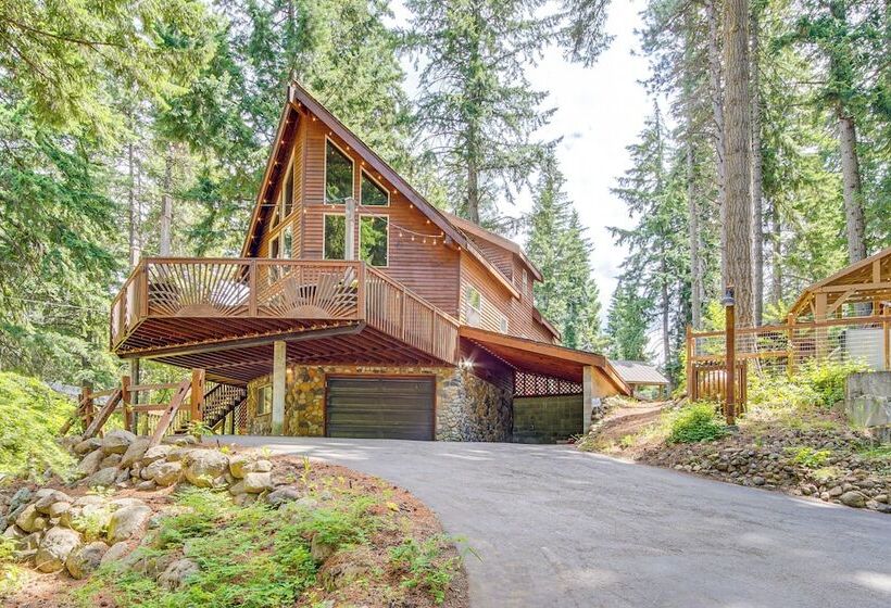 Cle Elum Cabin W/ Hot Tub, 4 Grills & Game Room!