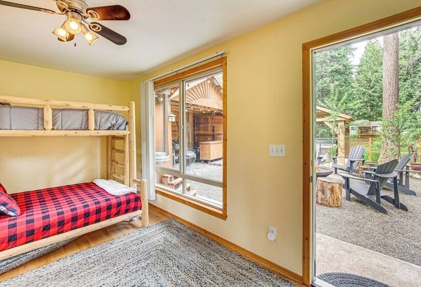 Cle Elum Cabin W/ Hot Tub, 4 Grills & Game Room!