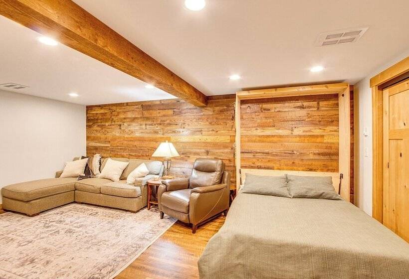 Cle Elum Cabin W/ Hot Tub, 4 Grills & Game Room!