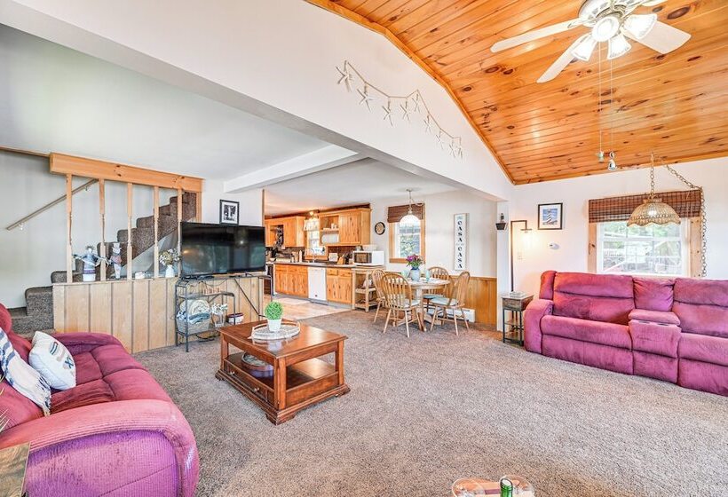 Cottage On Lamoka Lake W/ Deck, Grill & 3 Kayaks