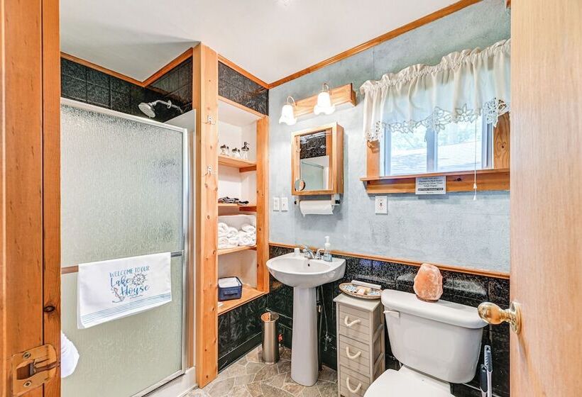 Cottage On Lamoka Lake W/ Deck, Grill & 3 Kayaks