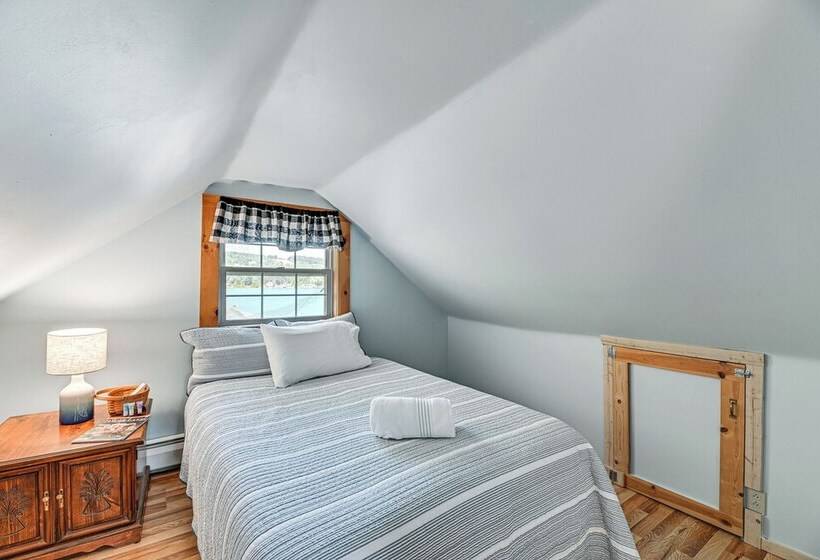 Cottage On Lamoka Lake W/ Deck, Grill & 3 Kayaks