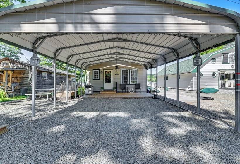 Cottage On Lamoka Lake W/ Deck, Grill & 3 Kayaks