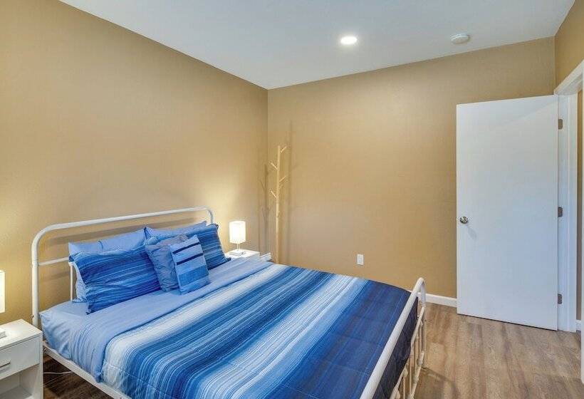 Cozy Santa Clarita Cottage Near Parks & Trails!