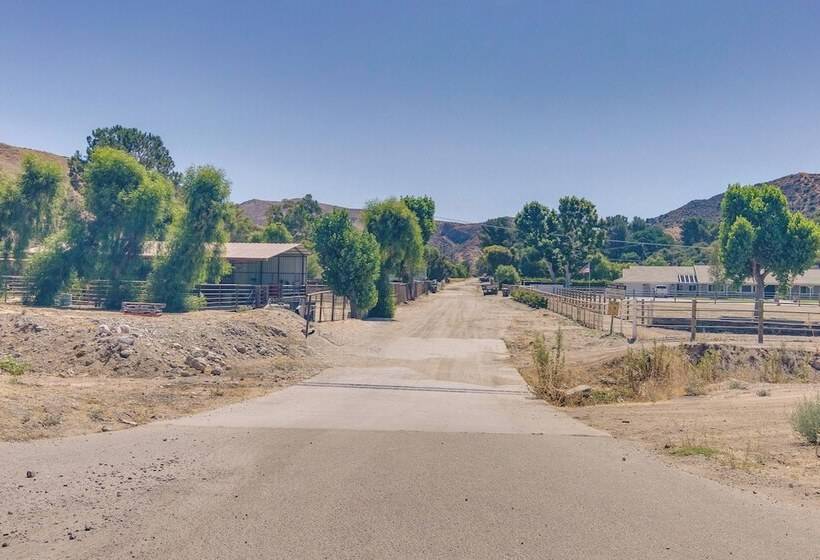 Cozy Santa Clarita Cottage Near Parks & Trails!