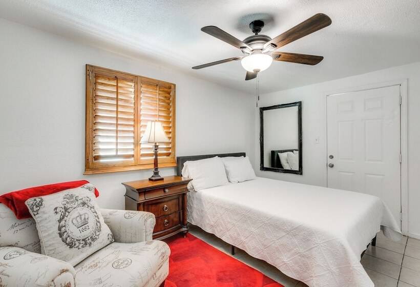 El Paso Home ~ 2 Mi To University Medical Center!