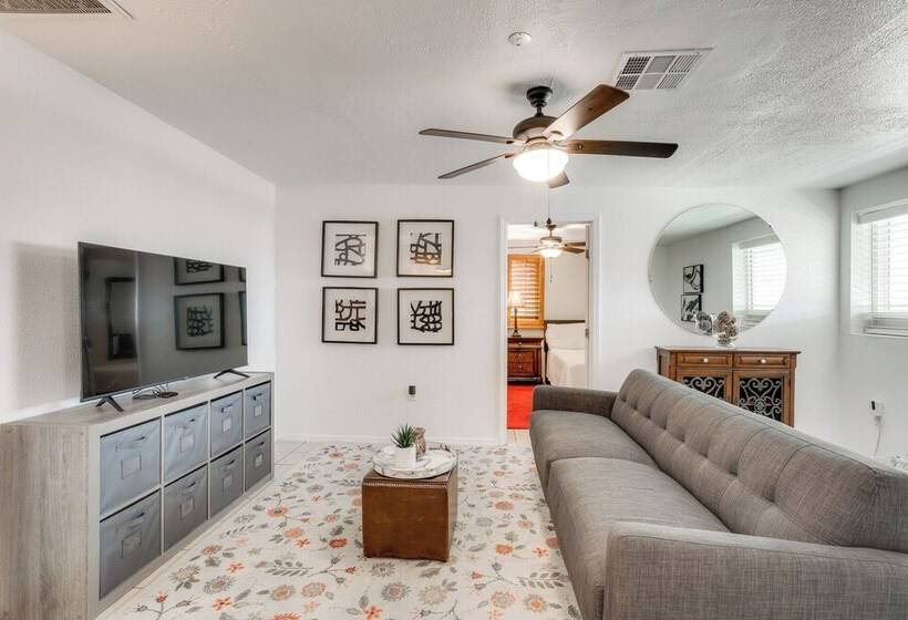 El Paso Home ~ 2 Mi To University Medical Center!