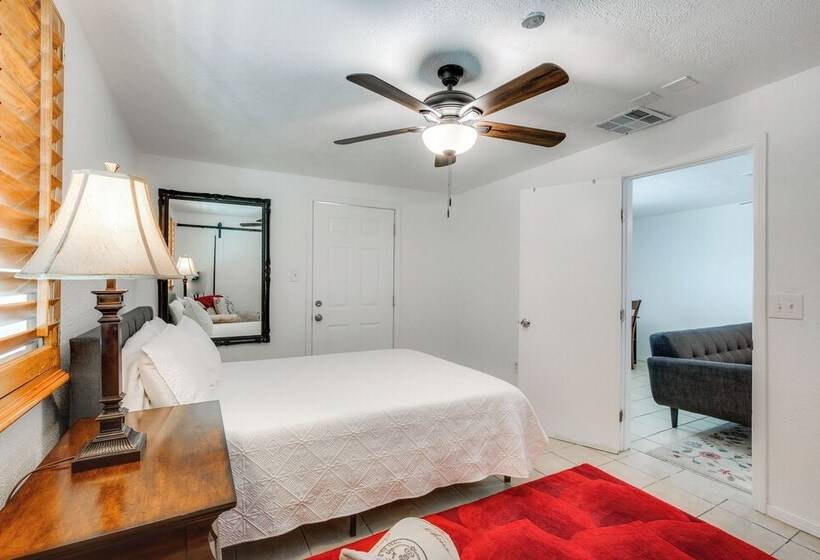 El Paso Home ~ 2 Mi To University Medical Center!