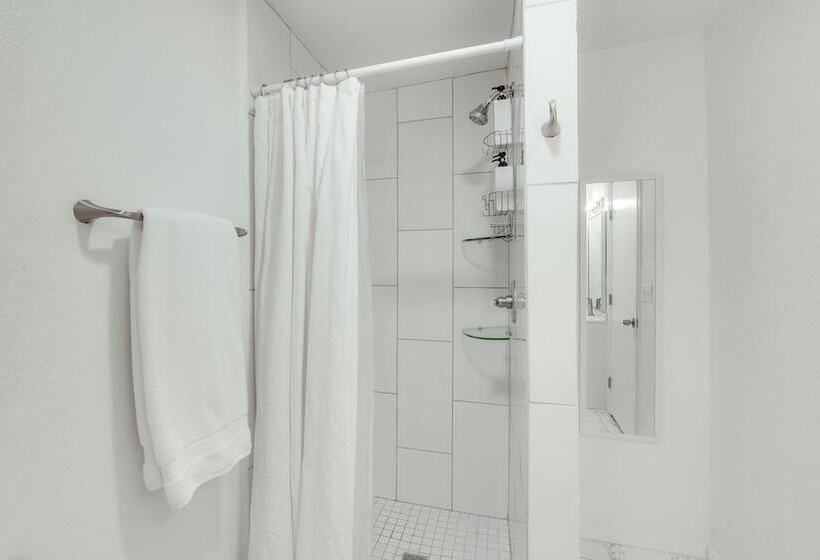 El Paso Home ~ 2 Mi To University Medical Center!